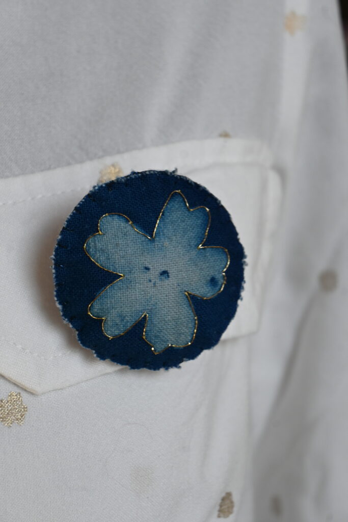 Broche cyanotype - Primevère