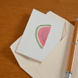 Aquarelle sur papier & broderie sur organza, fil métallisé vert