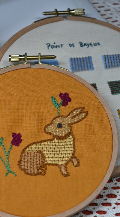Lapin-broderie-point de Bayeux