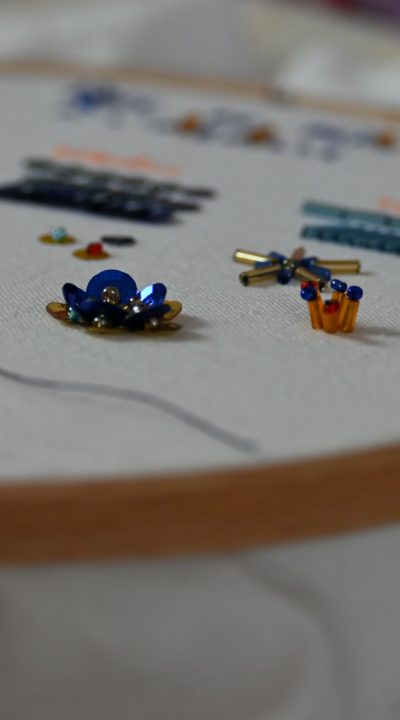 cercle à broder, perles de rocaille, techniques de broderie à l'aiguille